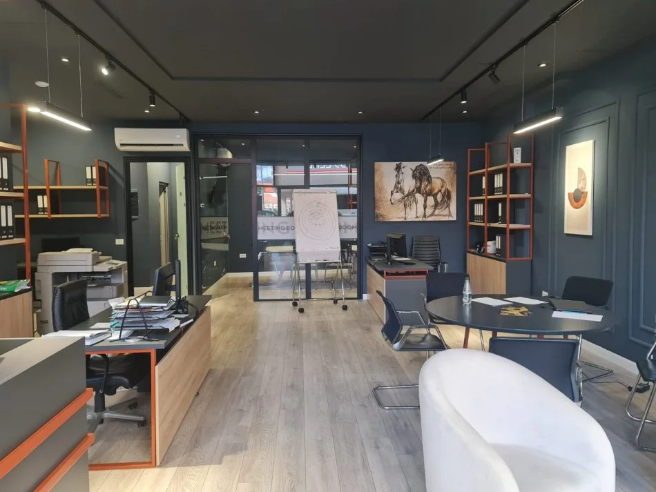 Tirane, shitet ambjent biznesi Kati 0, 110 m² 440.000 € (KOMUNA E PARISIT)