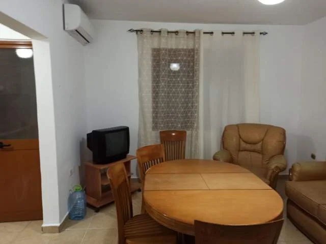Tirane, jepet me qera apartament 1+1+BLK Kati 1, 60 m² 250 Euro (herman gmeiner)