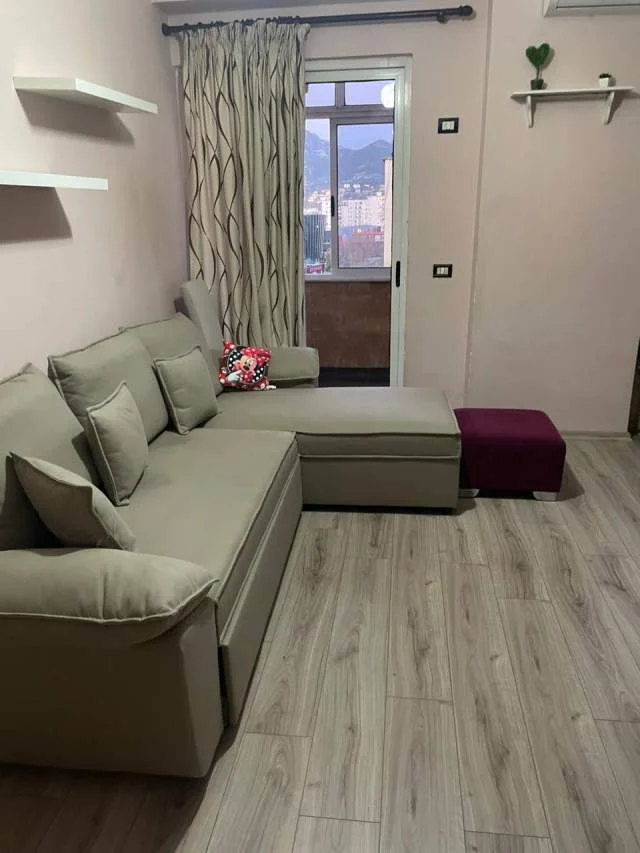 Tirane, jepet me qera apartament 1+1 Kati 10, 57 m² 350 Euro (rruga kongresi manastirit)