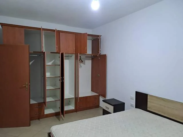 Tirane, jepet me qera apartament 1+1+BLK Kati 4, 65 m² 390 Euro (Rruga Bill Klinton prane Kodres se Diellit)