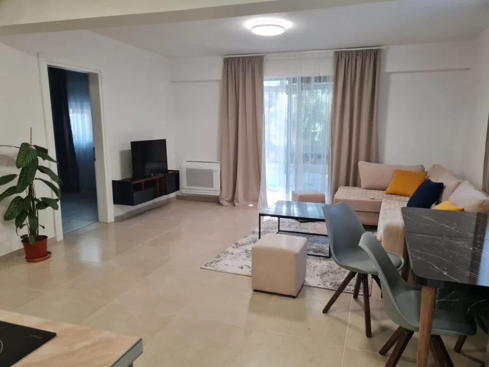 Tirane, jap me qera apartament 2+1+Ballkon Kati 2, 100 m² 800 € (Rr. Ibrahim Rugova)