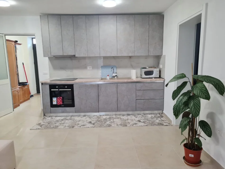 Tirane, jepet me qera apartament 2+1 Kati 2, 100 m² 800 € (Ibrahim Rugova)