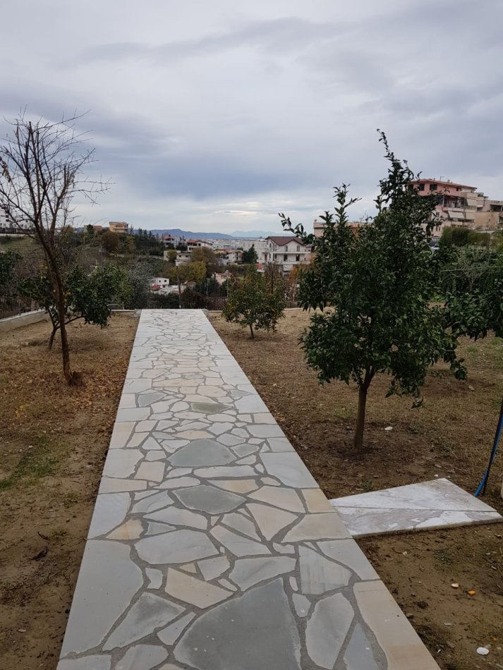 Tirane, jepet me qera Vile 2 Katshe 140 m² 500 Euro