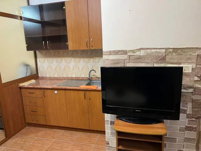 Tirane, jepet me qera garsonier 1+1 Kati 1, 30 m² 23.000 Leke (Mbrapa Universitetit te Sporteve)