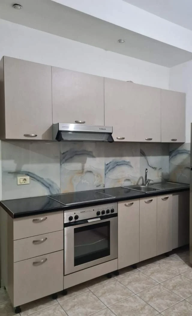 Tirane, jepet me qera Vile 1+1 Kati 2, 60 m² 30.000 Leke (Pran Euro Hotel,Don Bosko)