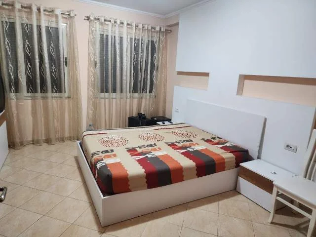 Tirane, jepet me qera 1+1+A+BLK 100 m² 50.000 Leke