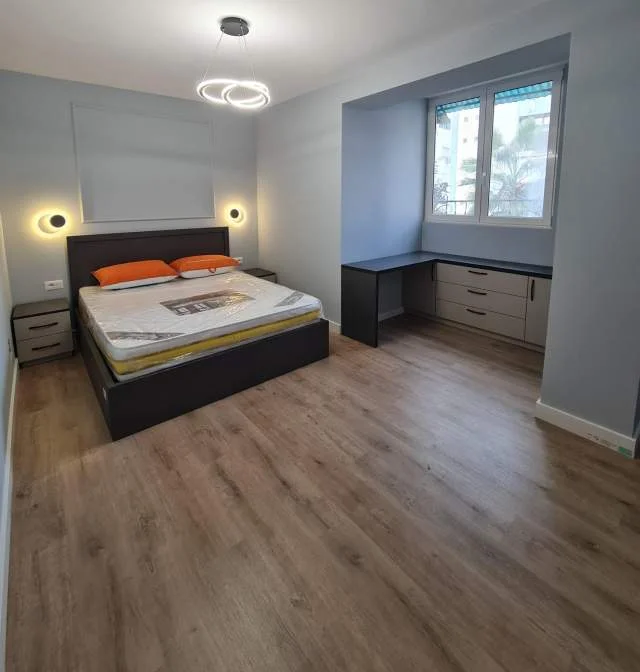 Tirane, jepet me qera 1+1 Kati 3, 65 m² 450 Euro