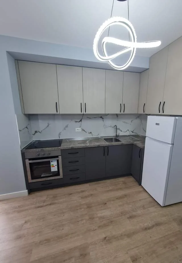 Tirane, jepet me qera 1+1 Kati 3, 65 m² 450 Euro