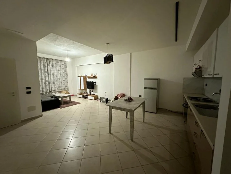 Tirane, shitet apartament 1+1+Ballkon Kati 0, 70 m² 74.500 € (fresk)