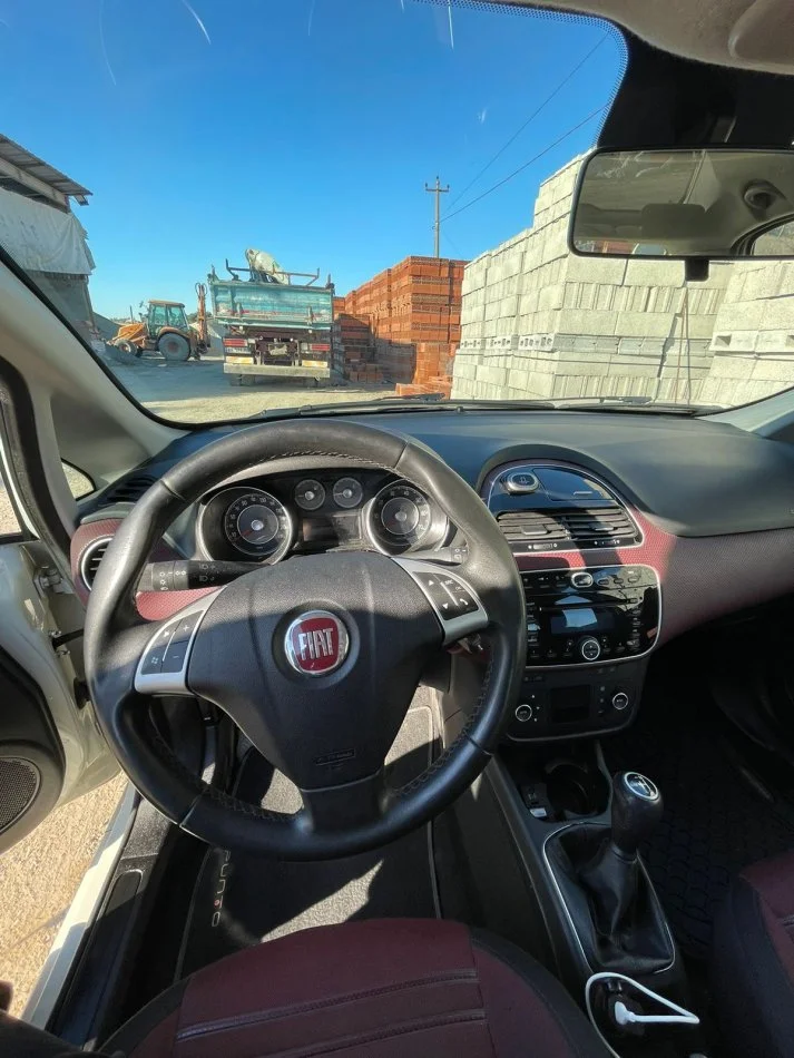 Tirane, shitet makine Fiat Grande Punto Evo 2011 Nafte, e bardhë automatik Kondicioner 170000-179000 km 5,800 €