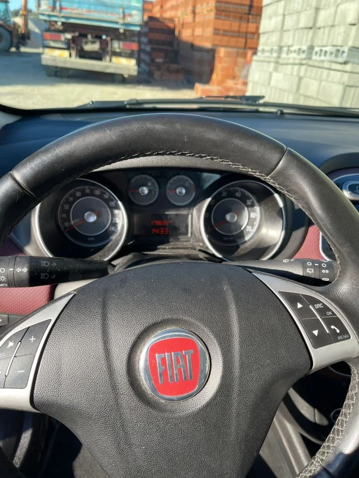 Tirane, shitet makine Fiat Grande Punto Evo 2011 Nafte, e bardhë automatik Kondicioner 170000-179000 km 5,800 €