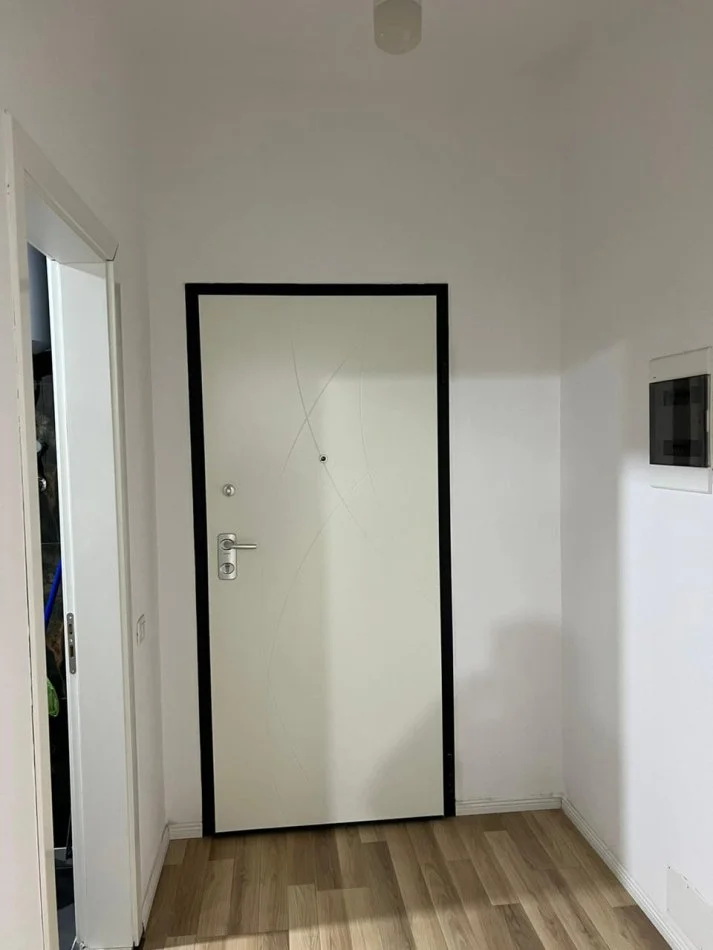 Jepet Shtepi  me qera,    ne Pallat i Ri 2+1   ID   11880