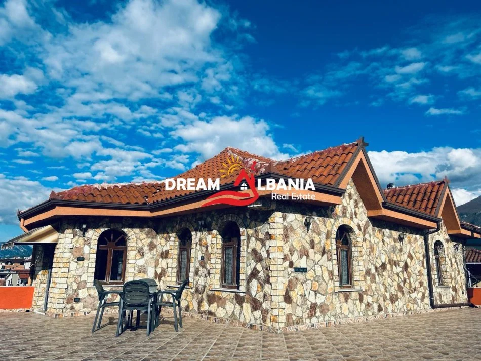 Tirane, jepet me qera apartament 2+1 , 190 m² 600 € (ne rrugen e Dibres, prane spitalit American 2)