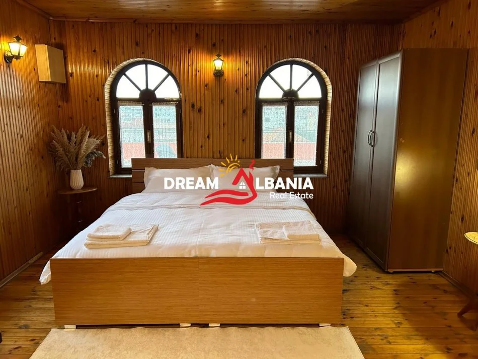 Tirane, jepet me qera apartament 2+1 , 190 m² 600 € (ne rrugen e Dibres, prane spitalit American 2)