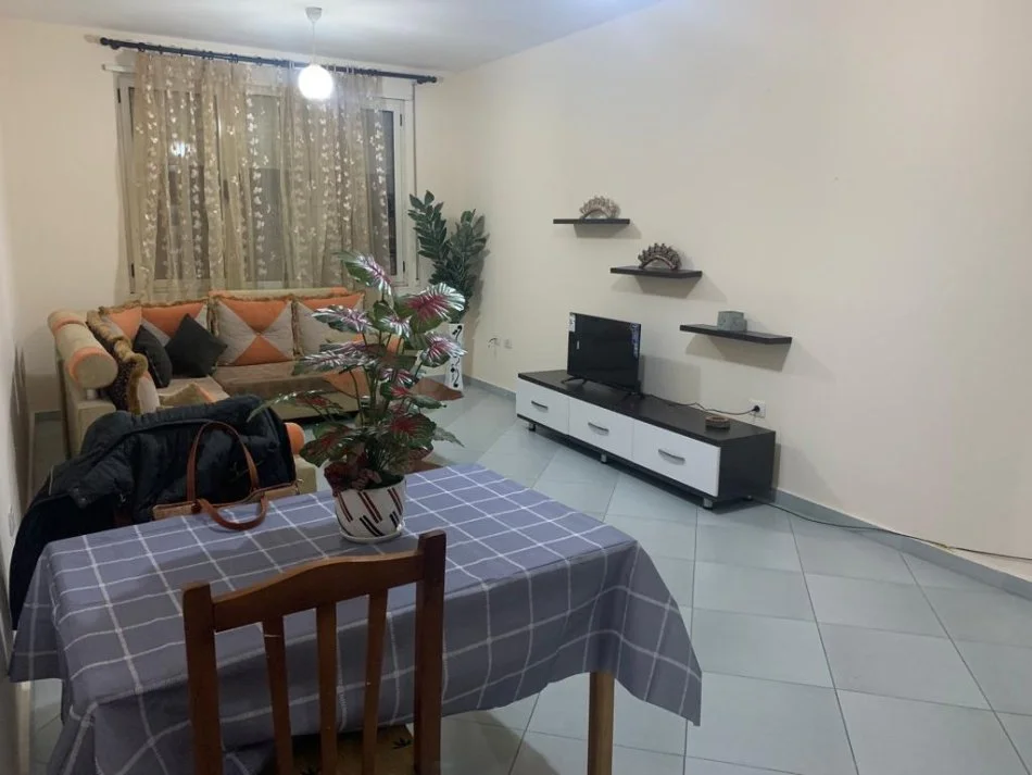 Jepet Shtepi  per shitje,    ne Pallat i Ri 1+1   ID   11853