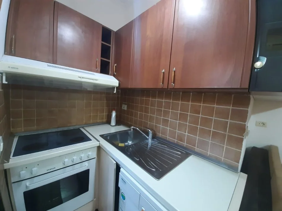 Jepet Shtepi  me qera,    ne Pallat i Ri Garsoniere    ID   11771