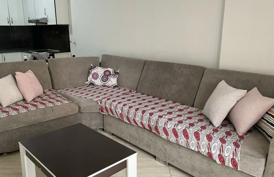 Tirane, jepet me qera Vile 1+1+Ballkon Kati 3, 67 m² (5 min siper Hotel DEA, Vilat Gjermane, Kontaktoni ne WhatsApp)