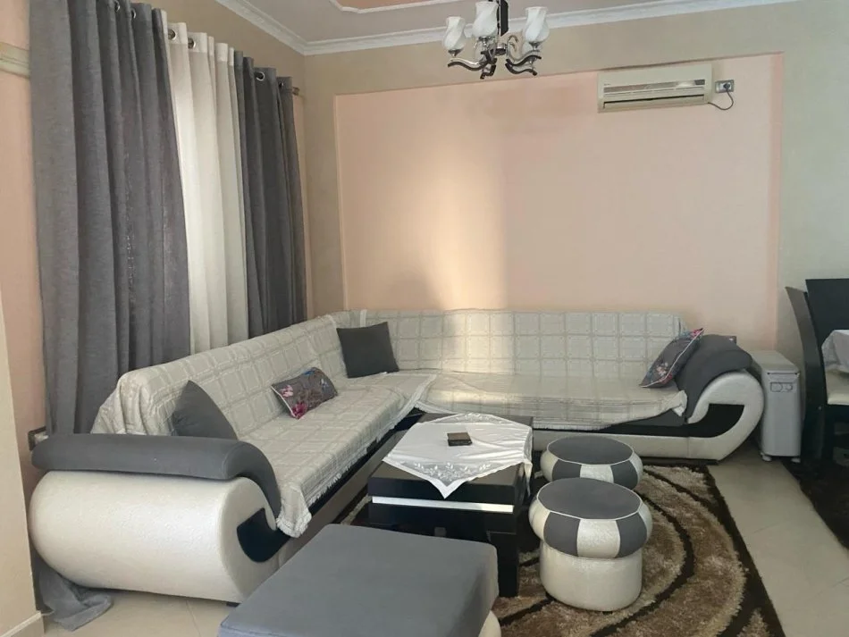 Shtepi private 2+1 me qera ne Cole