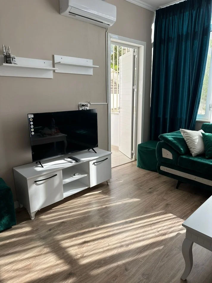 Jepet Shtepi  me qera,    ne Pallat i Ri 1+1    ID   11898