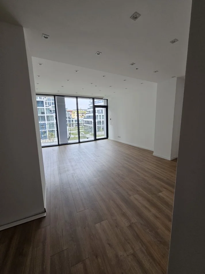 Tirane, jepet me qera Kati 2, 82 m² 1.000 € (Rruga Kosovareve)