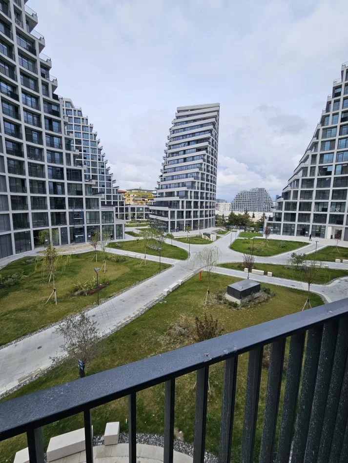 Tirane, jepet me qera Kati 2, 82 m² 1.000 € (Rruga Kosovareve)