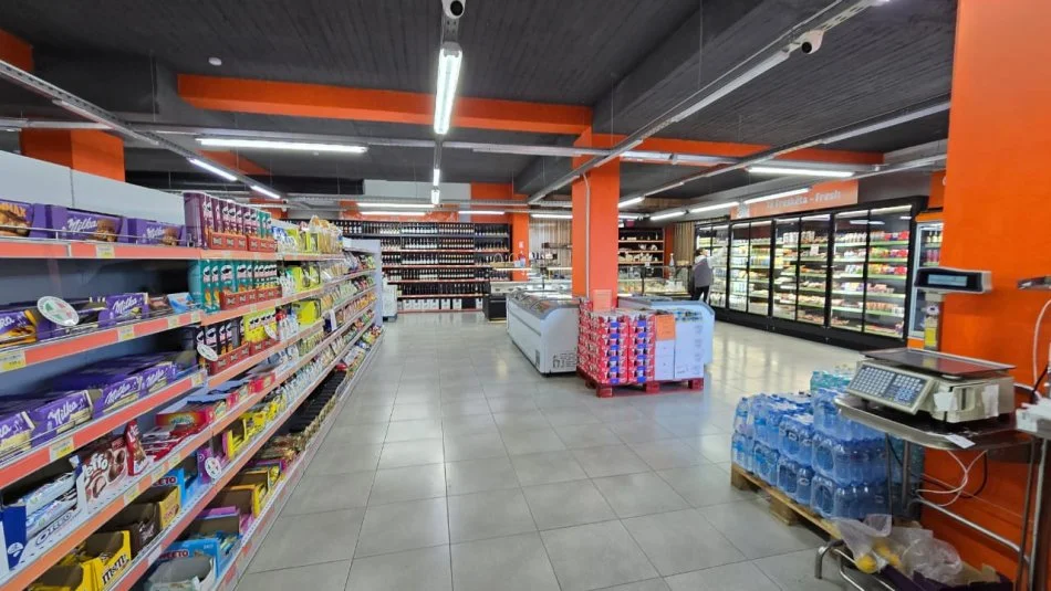 Ambient komercial 500 m2, 1990€/m2 per shitje, qira, Kodra e Diellit