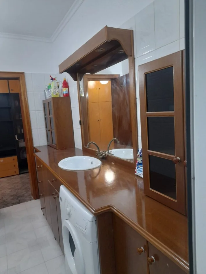 Jepet Shtepi  me qera,    ne Pallat Egzistues 2+1    ID   11911