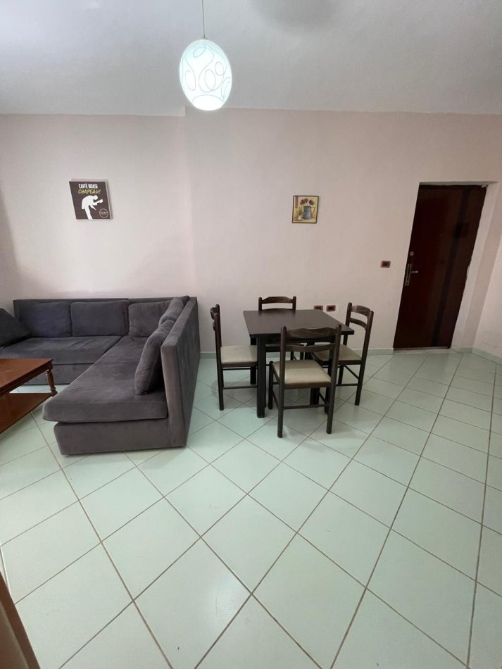 Shes Apartament 1+1 rrota kuqe plazh durres