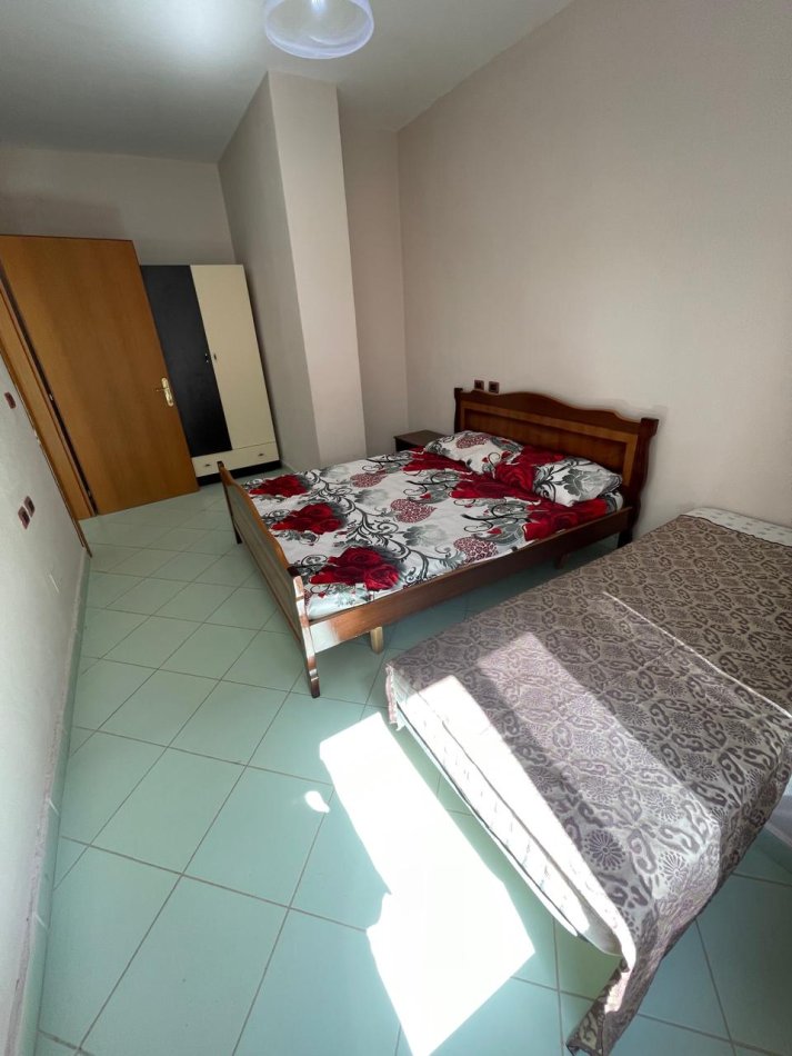 Shes Apartament 1+1 rrota kuqe plazh durres