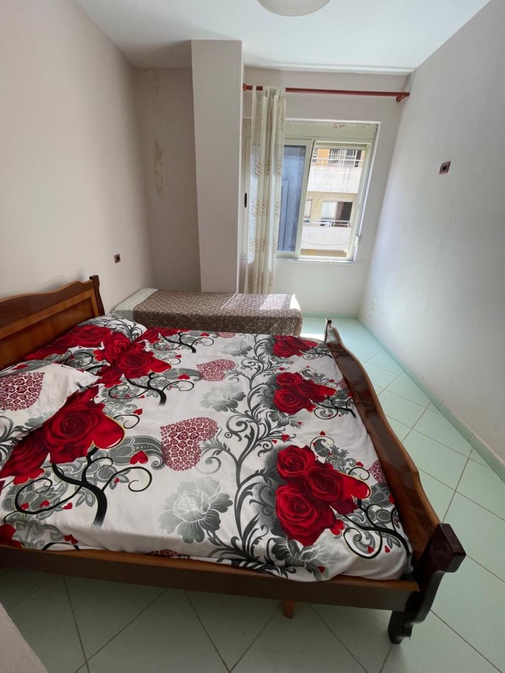 Shes Apartament 1+1 rrota kuqe plazh durres