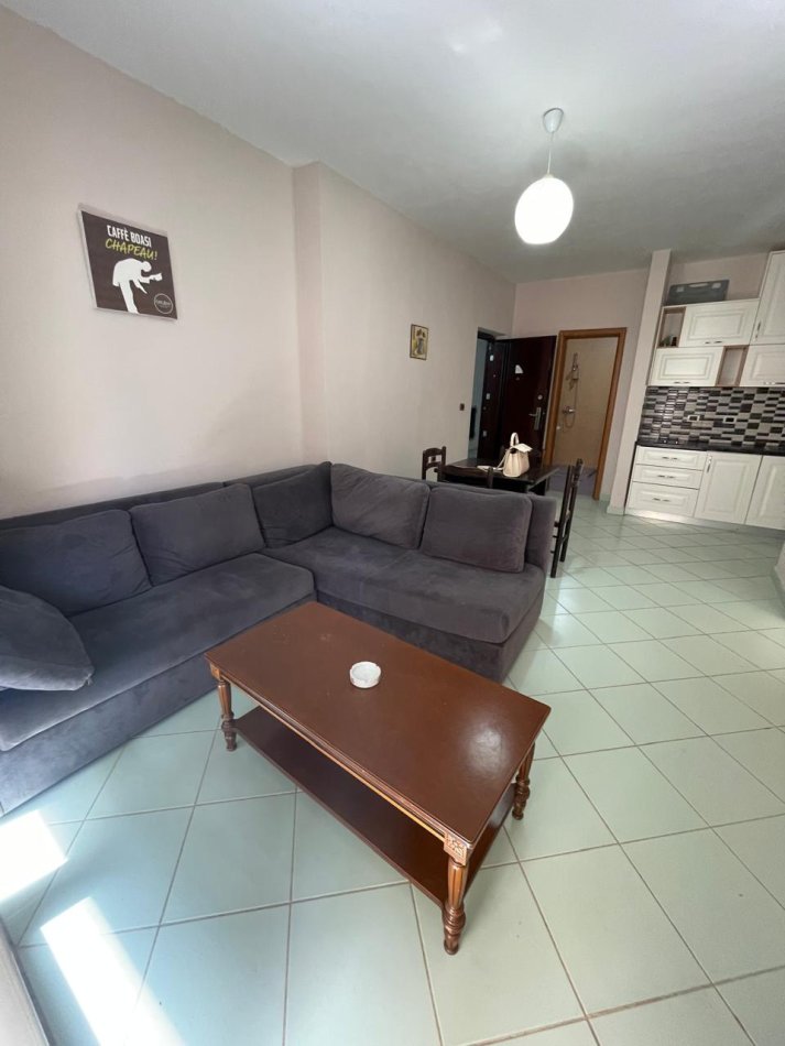 Shes Apartament 1+1 rrota kuqe plazh durres