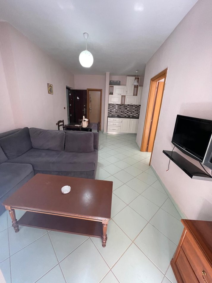 Shes Apartament 1+1 rrota kuqe plazh durres
