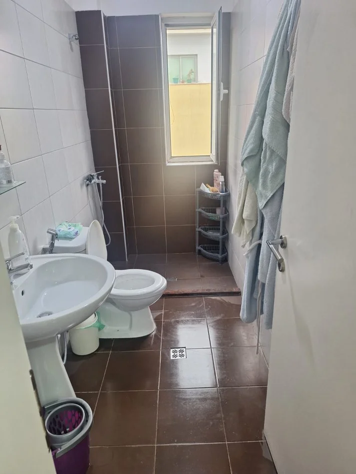 Tirane, jap me qera apartament 2+1 Kati 6, 66 m² 380 € (Rruga Niko Avrami zona Shkolla e Bashkume)