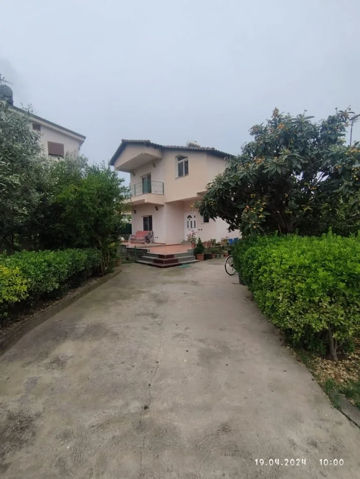 📍Shiten 2 Shtepi Private zona Plazh Durres,360 m ndertim, Truall 855 m2 ne 270 000 euro☎️0692387400☎️0696670447