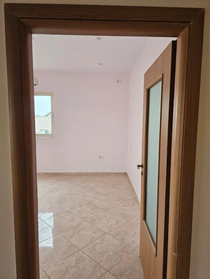 Shitet Apartament 2+1