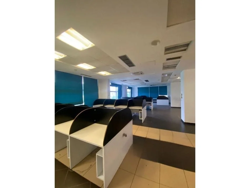 Tirane, jepet me qera ambjent biznesi , Kati 1, 412 m² 4,300 € (Prane Ministrise se Jashtme)