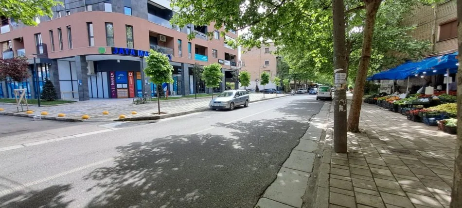 Tirane, shitet ambjent biznesi , Kati 0, 20 m² 64,000 € (Ali Demi)