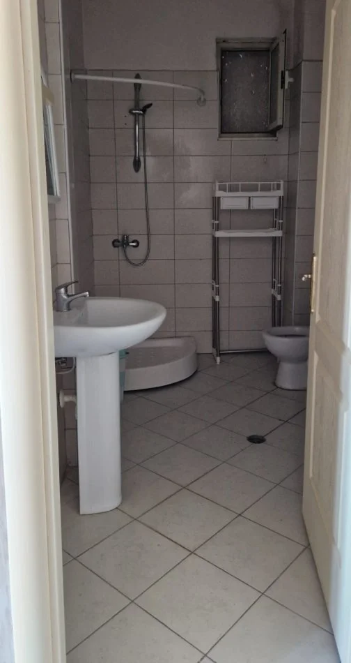 Jap me qira Apartment 1+1, i mobiluar. Vila L, Astir.