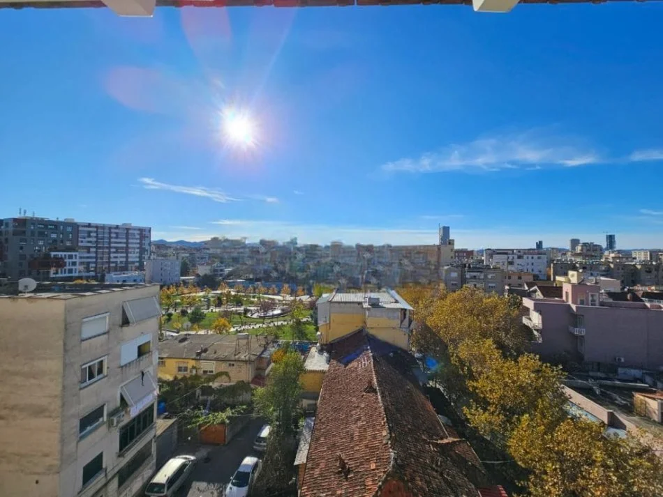 Tirane, jepet me qera apartament 2+1, Kati 4, 85 m² 360 € (Ali Demi)