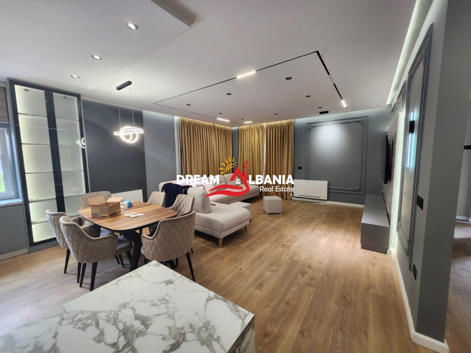 Tirane, jepet me qera apartament 2+1 , 120 m² 1.000 € 