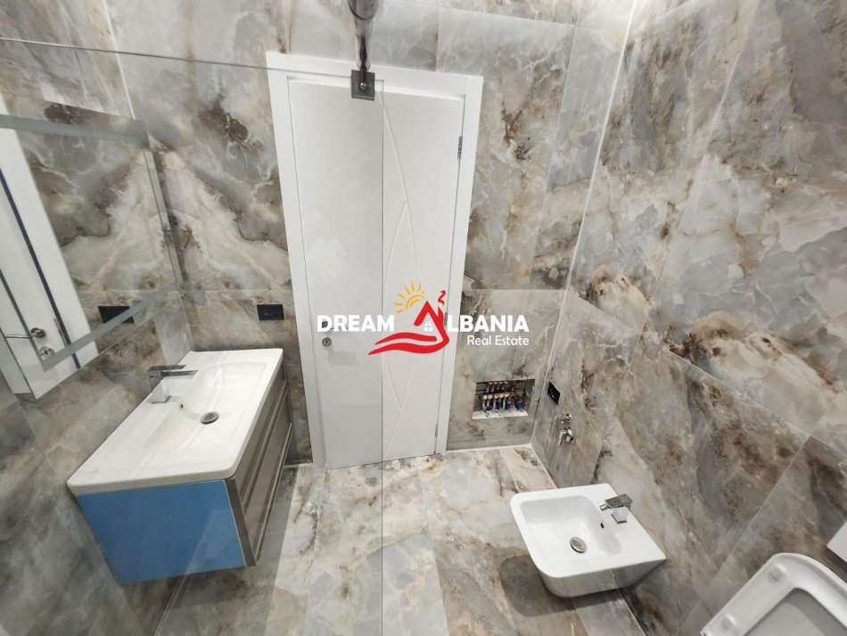 Tirane, jepet me qera apartament 2+1 , 120 m² 1.000 € 