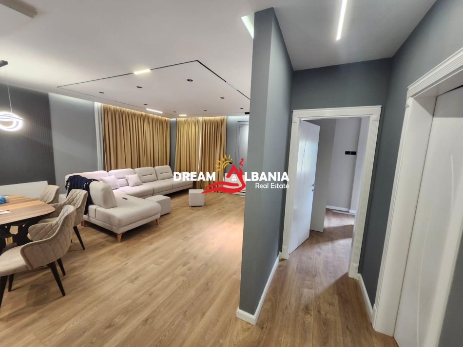 Tirane, jepet me qera apartament 2+1 , 120 m² 1.000 € 