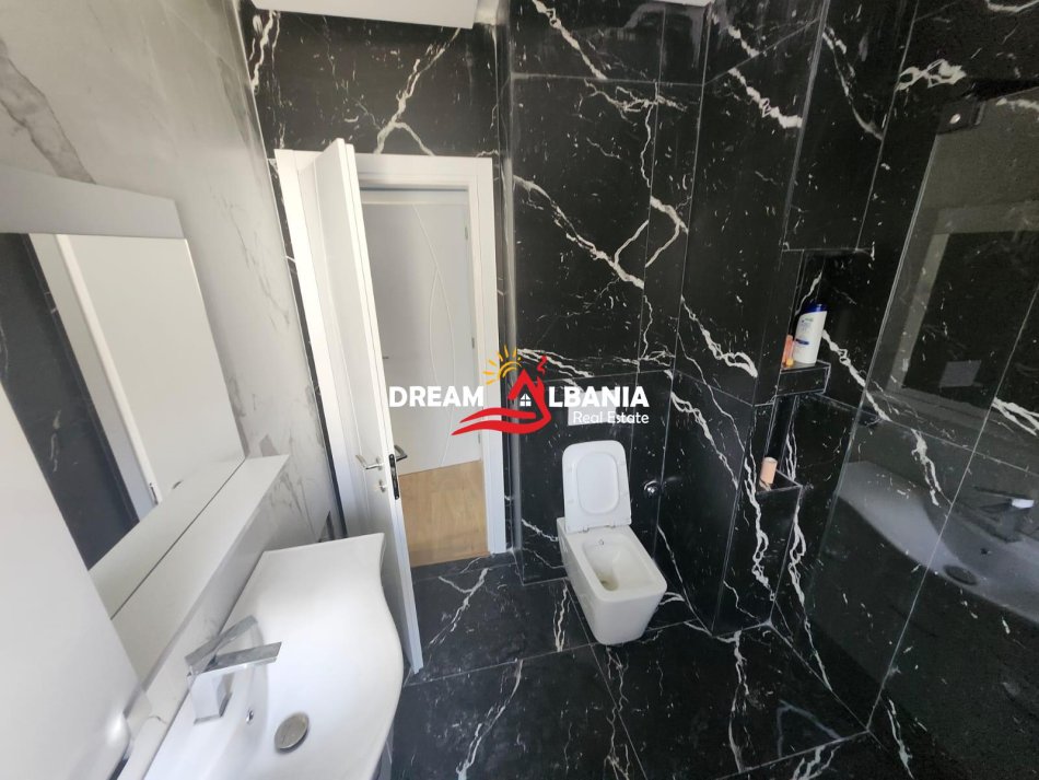 Tirane, jepet me qera apartament 2+1 , 120 m² 1.000 € 