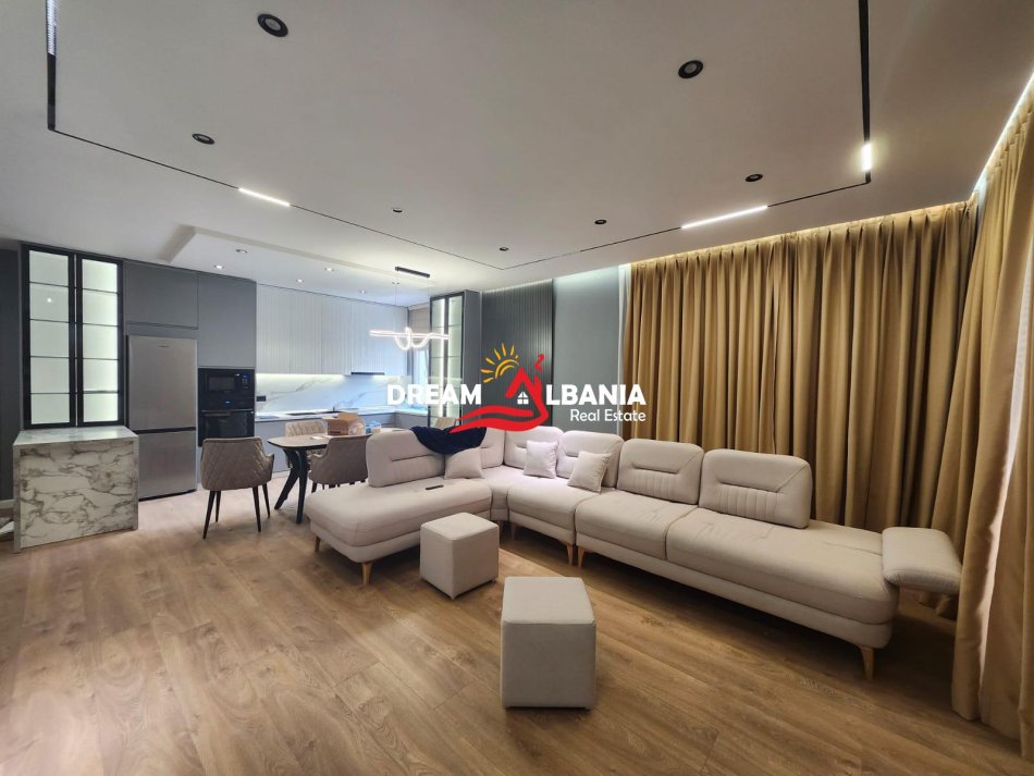 Tirane, jepet me qera apartament 2+1 , 120 m² 1.000 € 