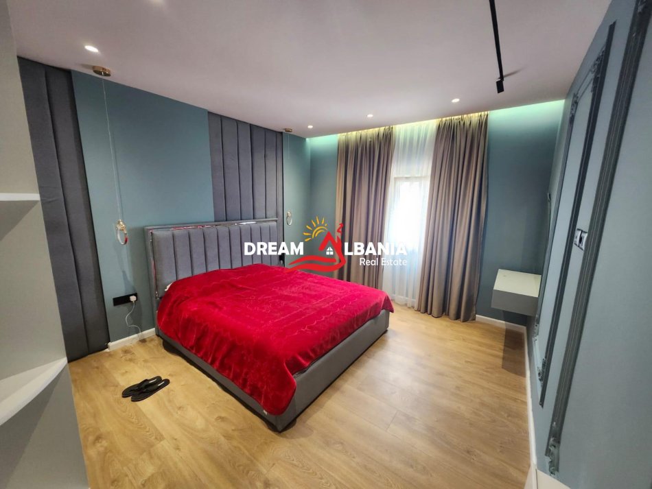 Tirane, jepet me qera apartament 2+1 , 120 m² 1.000 € 