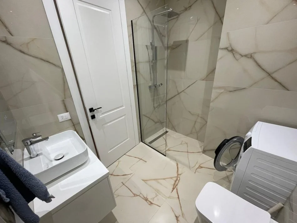 Tirane, jepet me qera apartament 2+1+Aneks+Ballkon, Kati 6, 119 m² 1,500 € (Rruga e Kavajës)