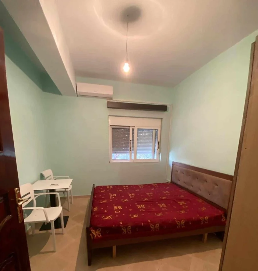 Sarande, jepet me qera apartament 1+1 Kati 1, 69 m² 50 € (Qafë 6)