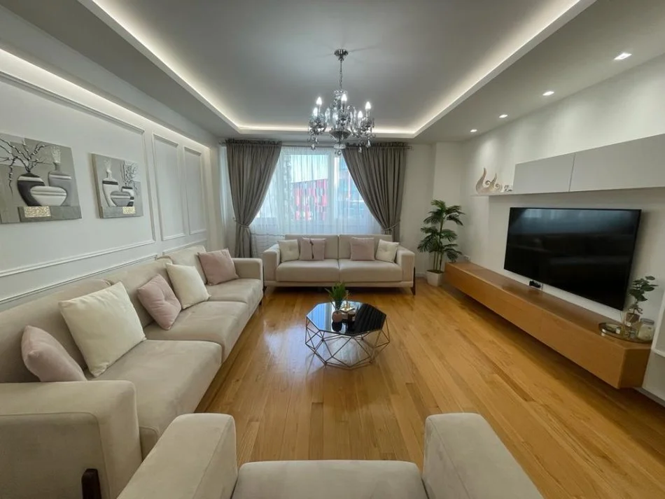 Tirane, Apartament duplex 3+1+Aneks me qira, Kati 5, 186 m² 2,000 € (Air Albania)