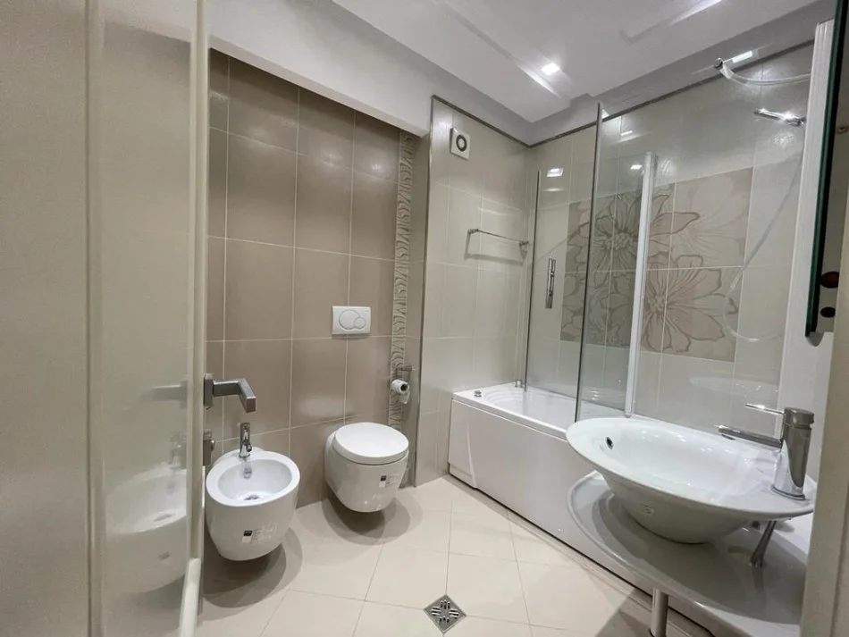 Tirane, Apartament duplex 3+1+Aneks me qira, Kati 5, 186 m² 2,000 € (Air Albania)