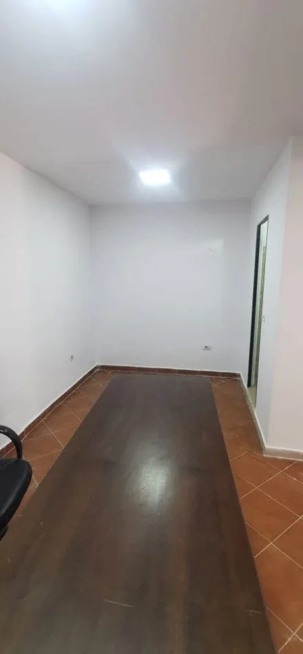 Tirane, jepet me qera zyre , Kati -1, 60 m² 600 € 